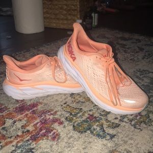 women’s regular clifton 8 hokas